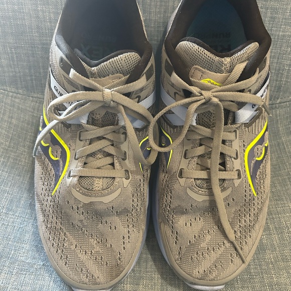 Worn 2 times.  Didn’t like the fit too wide. Size 9 wide - Picture 4 of 5